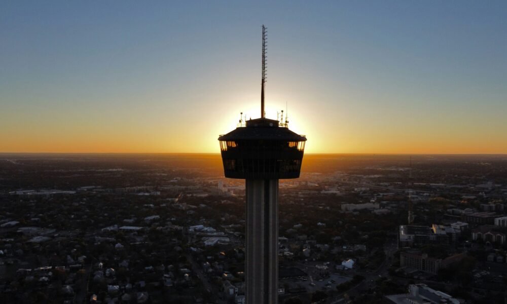 Exploring Bongo Stays DAAEK5025BTO9ZF San Antonio TX US